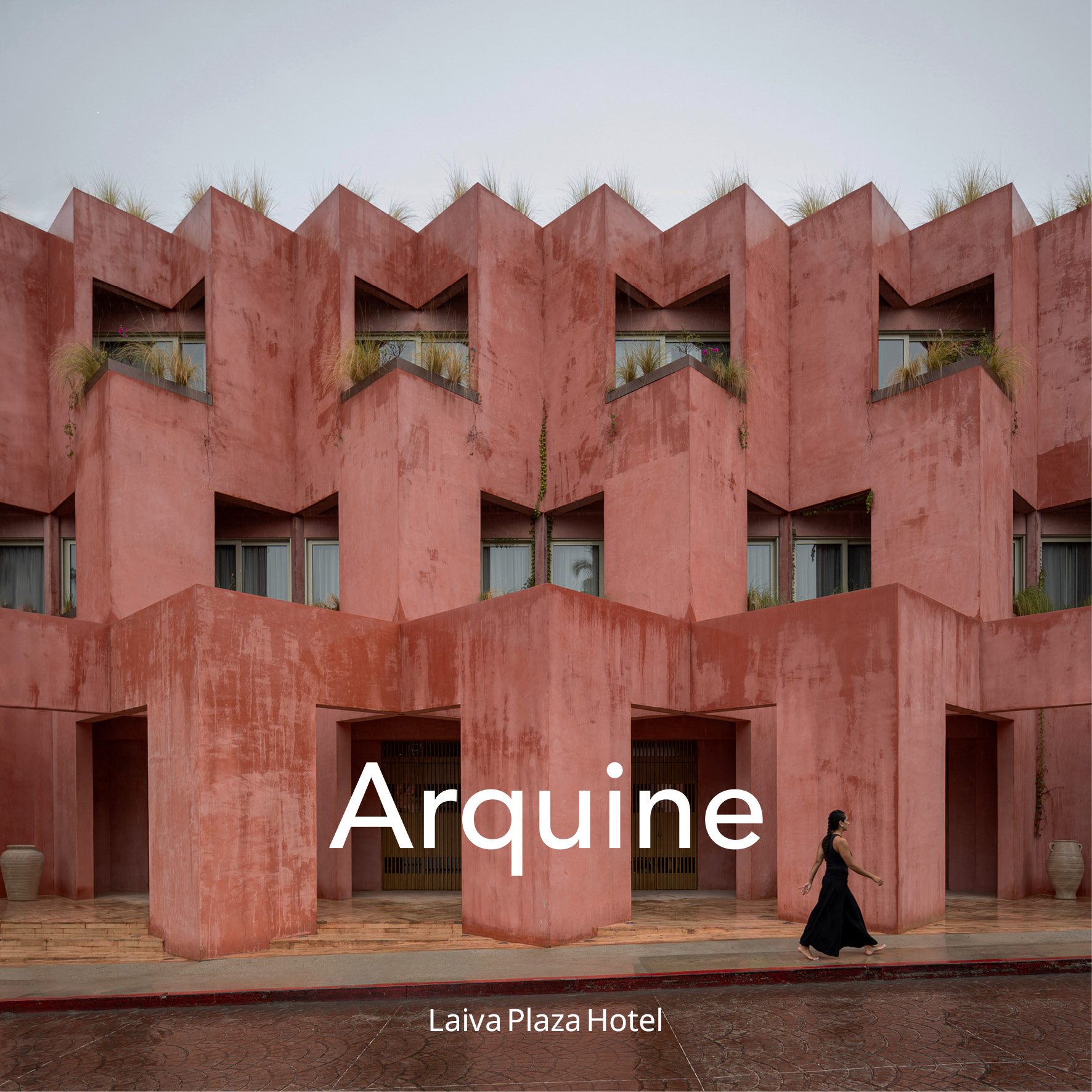 Laiva Plaza Hotel | Muros entrelazados tejen patios donde respira la historia